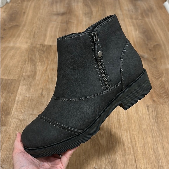 EASY STREET | Aliah Easy Works Slip Resistant Ankle Boots - Picture 2 of 11